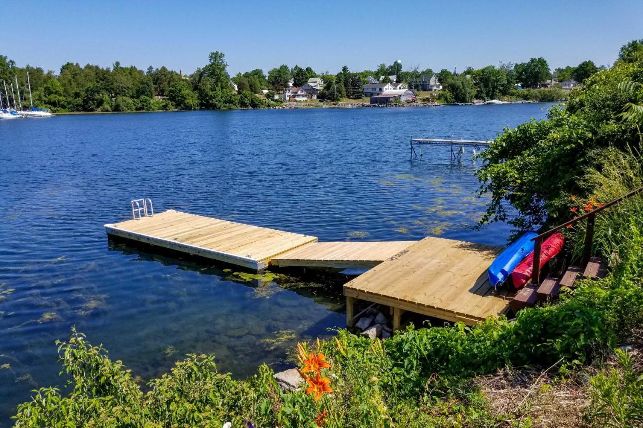 Family Cottage On Chaumont Bay, Walk To Downtown Exterior photo