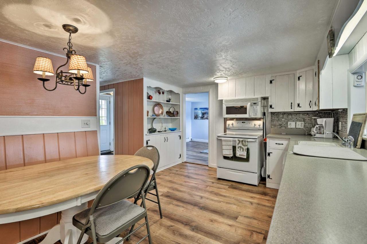 Family Cottage On Chaumont Bay, Walk To Downtown Exterior photo