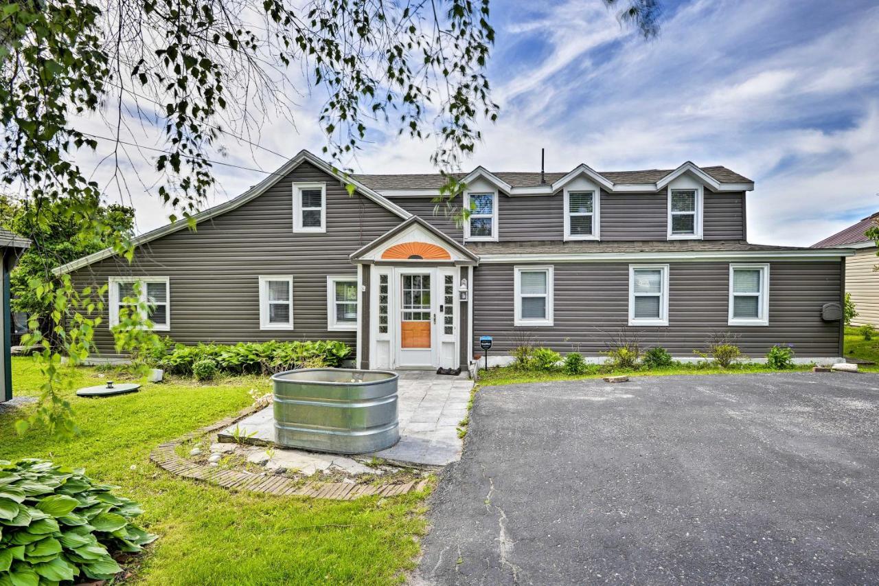 Family Cottage On Chaumont Bay, Walk To Downtown Exterior photo
