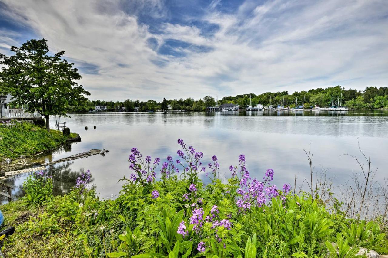 Family Cottage On Chaumont Bay, Walk To Downtown Exterior photo