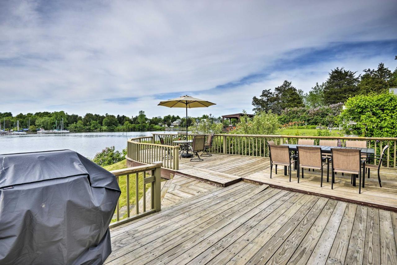 Family Cottage On Chaumont Bay, Walk To Downtown Exterior photo